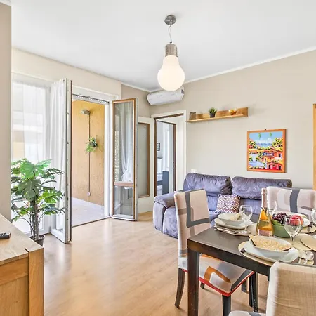 Casa Mirella Quiet 2br With View, Balcony And Ac - Happy * Nebbiuno