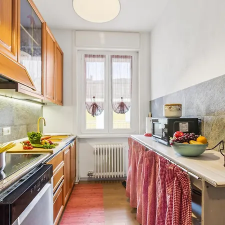 Casa Mirella Quiet 2br With View, Balcony And Ac - Happy