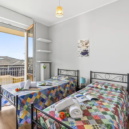 Casa Mirella Quiet 2br With View, Balcony And Ac - Happy 아파트 Nebbiuno