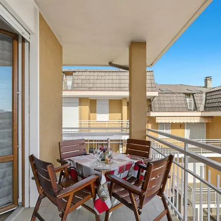 Casa Mirella Quiet 2br With View, Balcony And Ac - Happy 아파트 Nebbiuno
