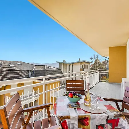 아파트 Casa Mirella Quiet 2br With View, Balcony And Ac - Happy