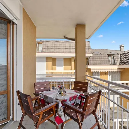 Casa Mirella Quiet 2br With View, Balcony And Ac - Happy 아파트 Nebbiuno